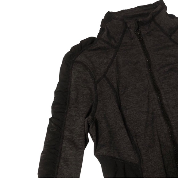 Zella Womanʻs XS black jacket with ruching on sleeves - Picture 5 of 12